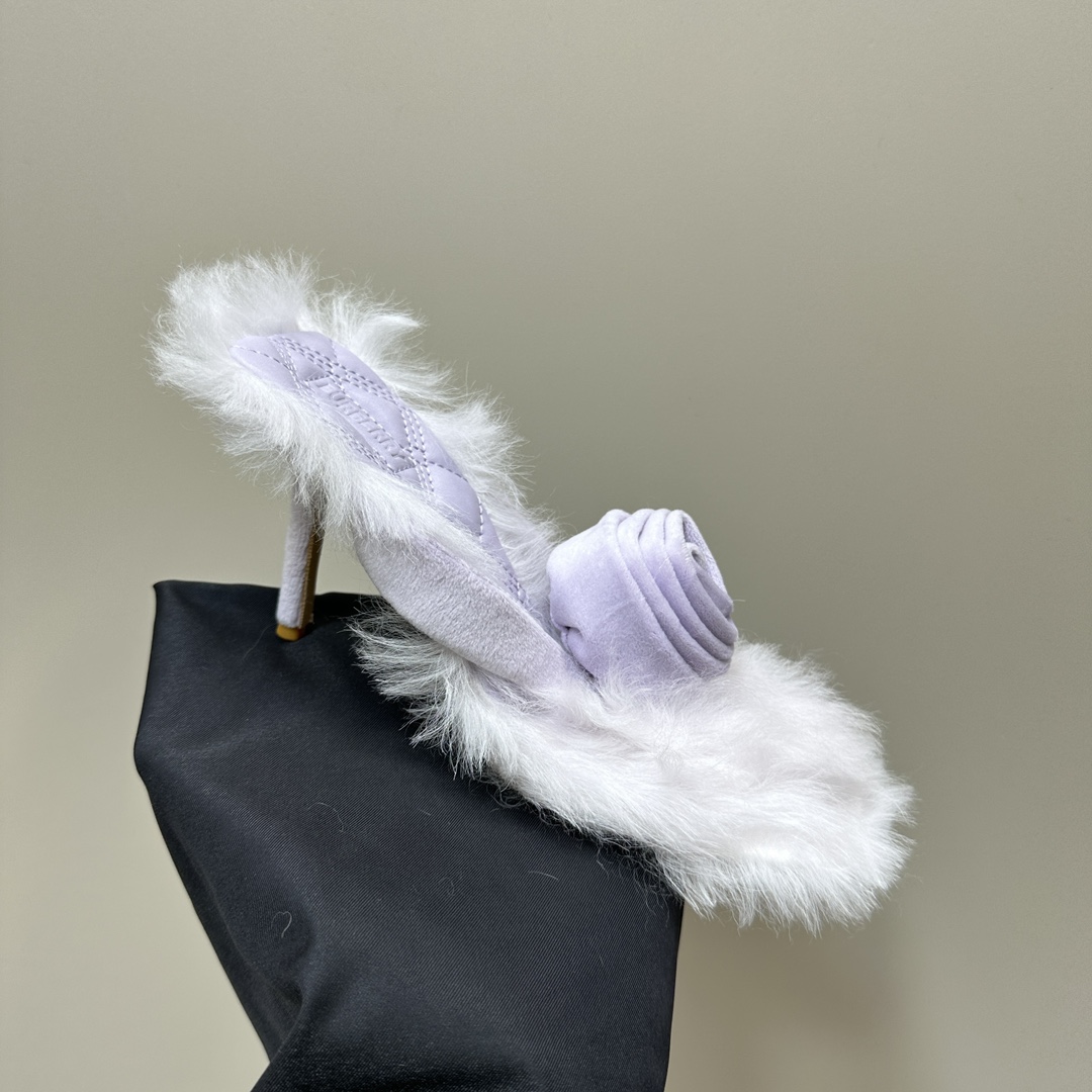 Burberry’s Velvet Rose Sandals: Luxury and Grip in 7.5cm Heels - 图片 8