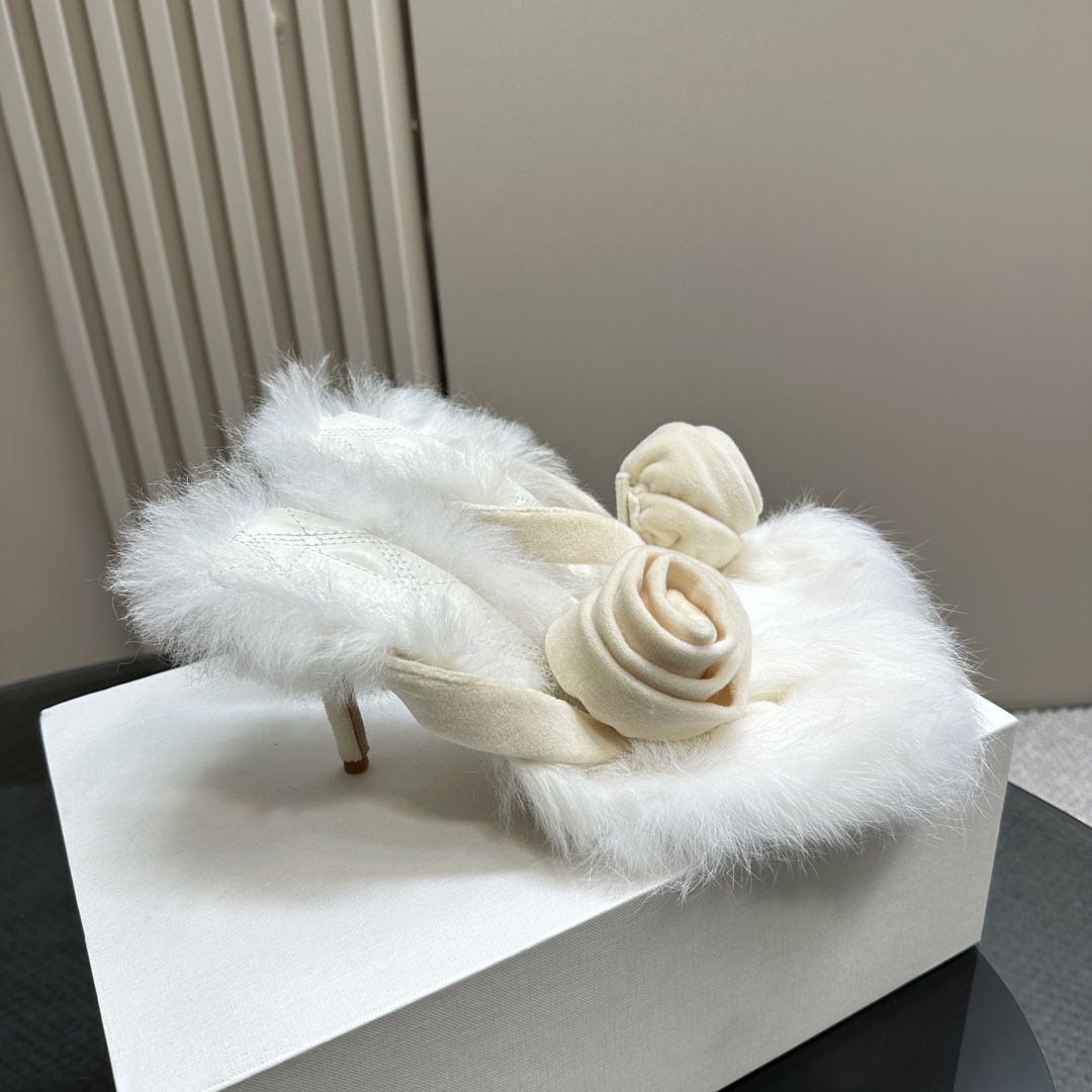 Burberry’s Velvet Rose Sandals: Stylish and Grippy Heels at 7.5cm - 图片 6