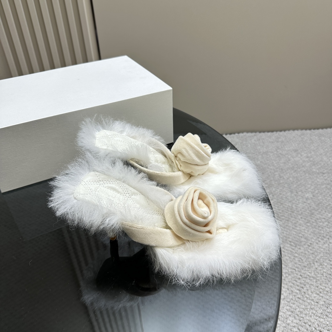 Burberry’s Velvet Rose Sandals: Stylish and Grippy Heels at 7.5cm - 图片 2