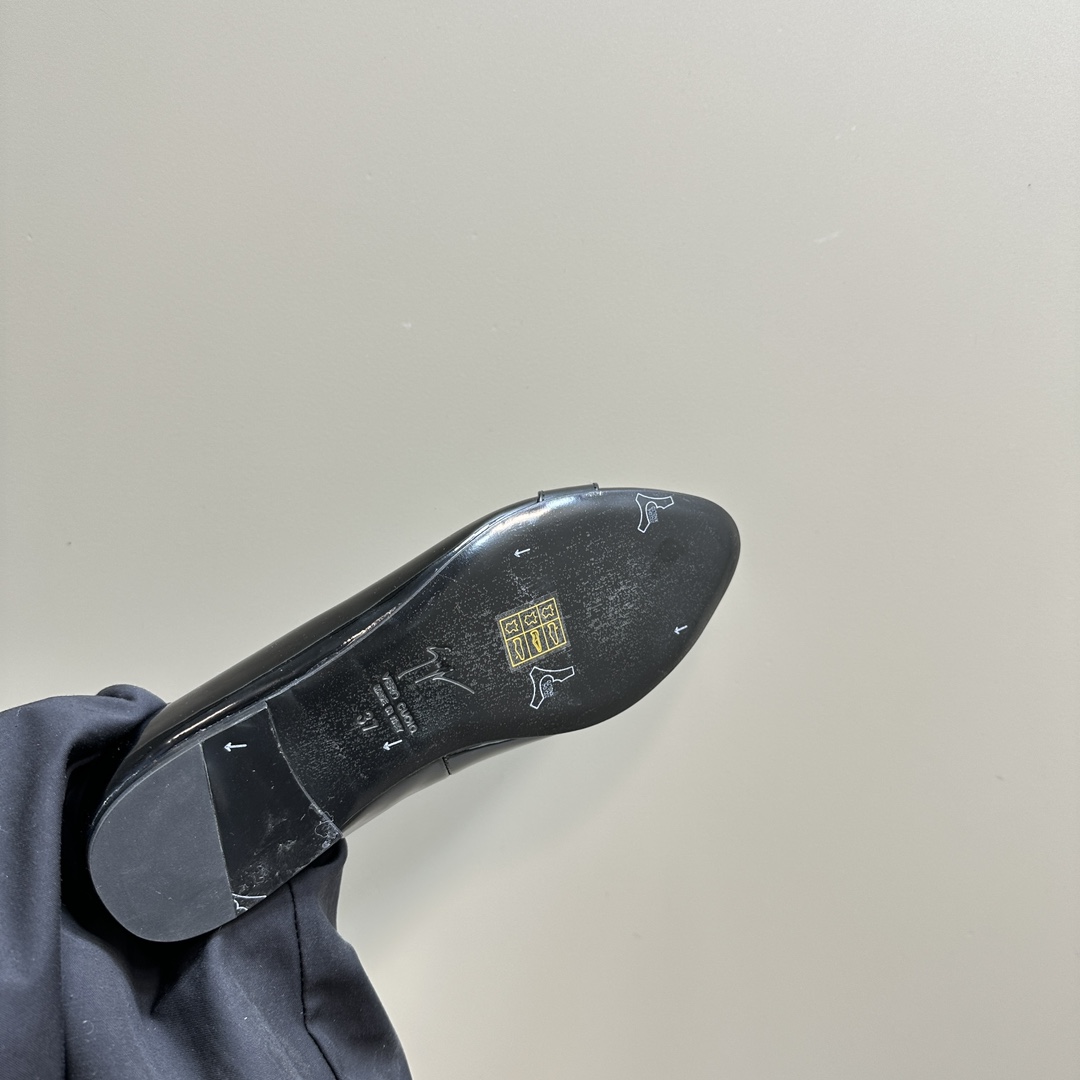 Giuseppe Zanotti 2024ss Flat Sole Shoes: Crystallized Water Detail, Leather Soles, Unique Design - 图片 9
