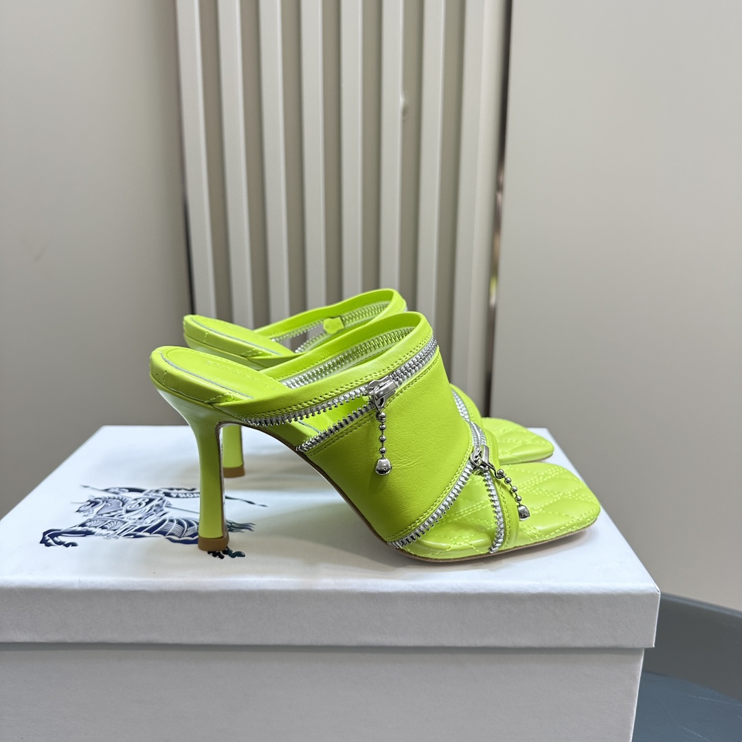Ms. Burberry SS24 Velvet Sandal Slippers with Sign Zipper Design - 图片 4