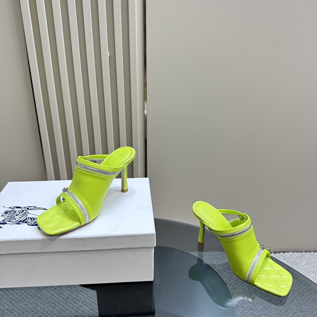 Ms. Burberry SS24 Velvet Sandal Slippers with Sign Zipper Design - 图片 6