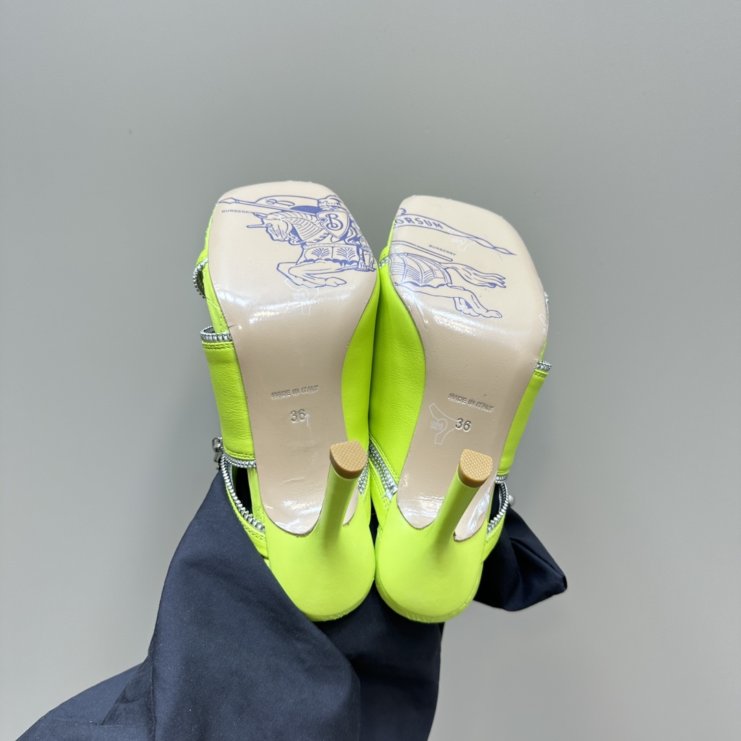 Ms. Burberry SS24 Velvet Sandal Slippers with Sign Zipper Design - 图片 9