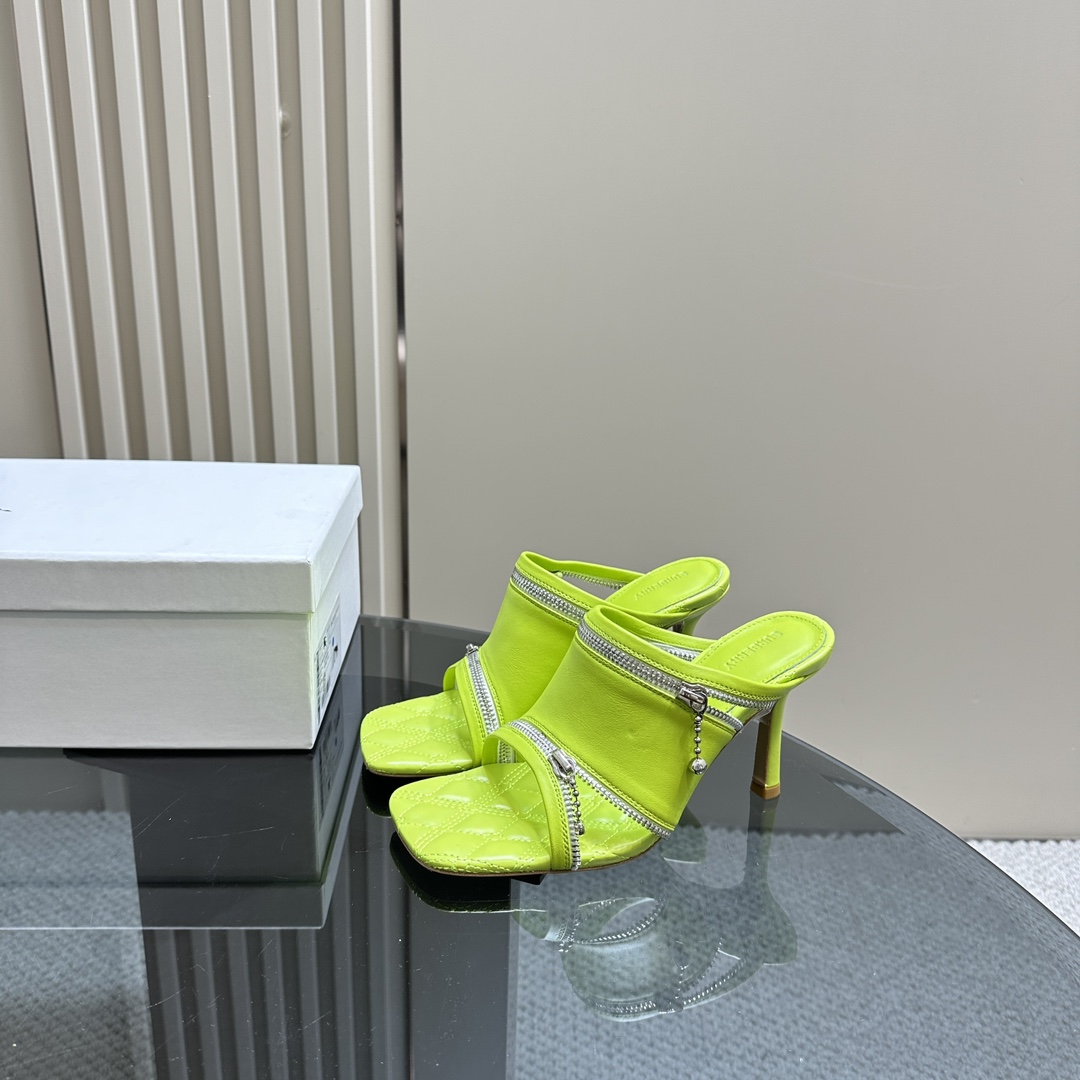 Ms. Burberry SS24 Velvet Sandal Slippers with Sign Zipper Design - 图片 1