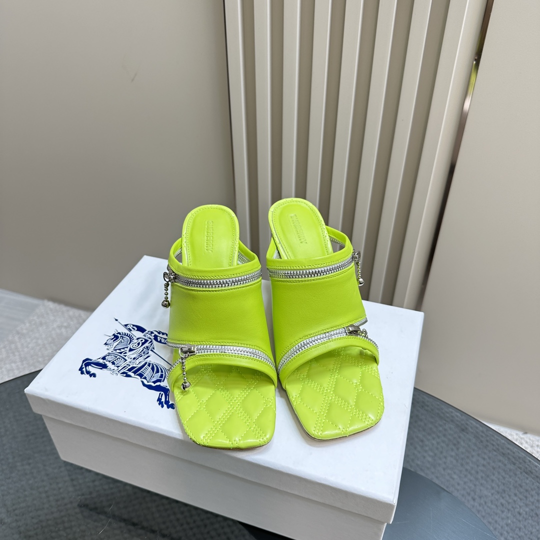 Ms. Burberry SS24 Velvet Sandal Slippers with Sign Zipper Design - 图片 3
