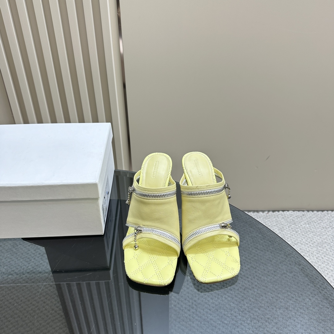 Ms. Burberry | SS24 Velvet Sandal Slippers with Sign Zipper Integration - 图片 2