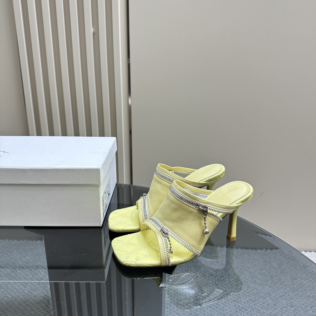 Ms. Burberry | SS24 Velvet Sandal Slippers with Sign Zipper Integration - 图片 1