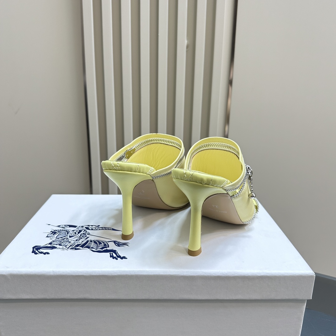 Ms. Burberry | SS24 Velvet Sandal Slippers with Sign Zipper Integration - 图片 5