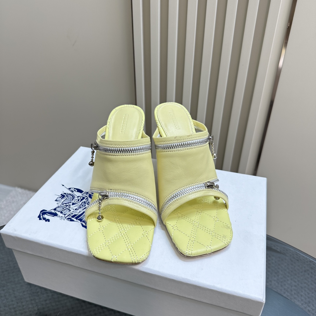 Ms. Burberry | SS24 Velvet Sandal Slippers with Sign Zipper Integration - 图片 3