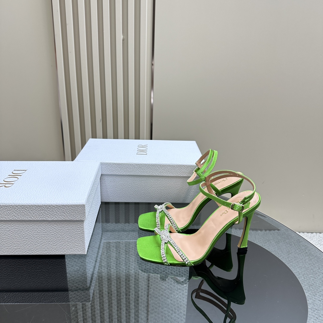 Dior Scarpe con Tacco Alto Sandali Pelle bovina di pecora Seta Collezione Primavera/Estate Catene