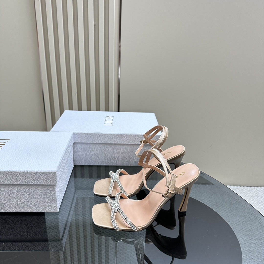 Dior 1: 1
 Scarpe con Tacco Alto Sandali 1 replica all’ingrosso
 Pelle bovina di pecora Seta Collezione Primavera/Estate Catene