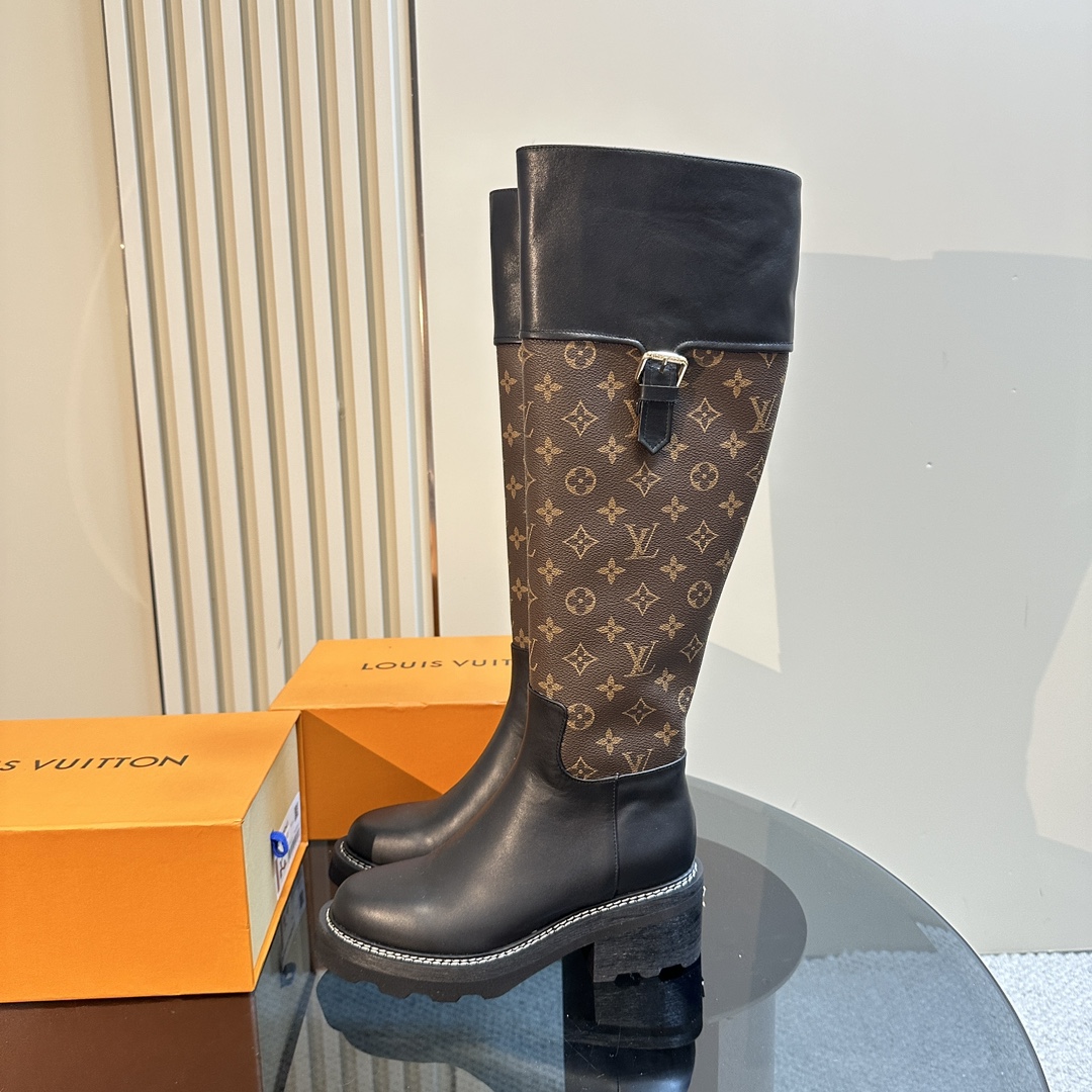 Louis Vuitton Bien
 Bottes Longues Cuir de vache Genuine Leather Caoutchouc Peu importe