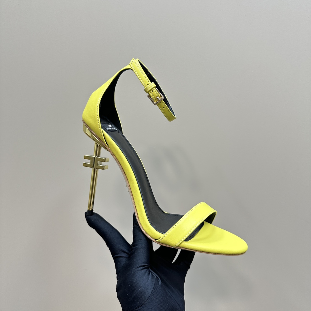 Elisabetta Franchi: Luxurious Italian Fashion Brand with High-speed Style - 图片 6