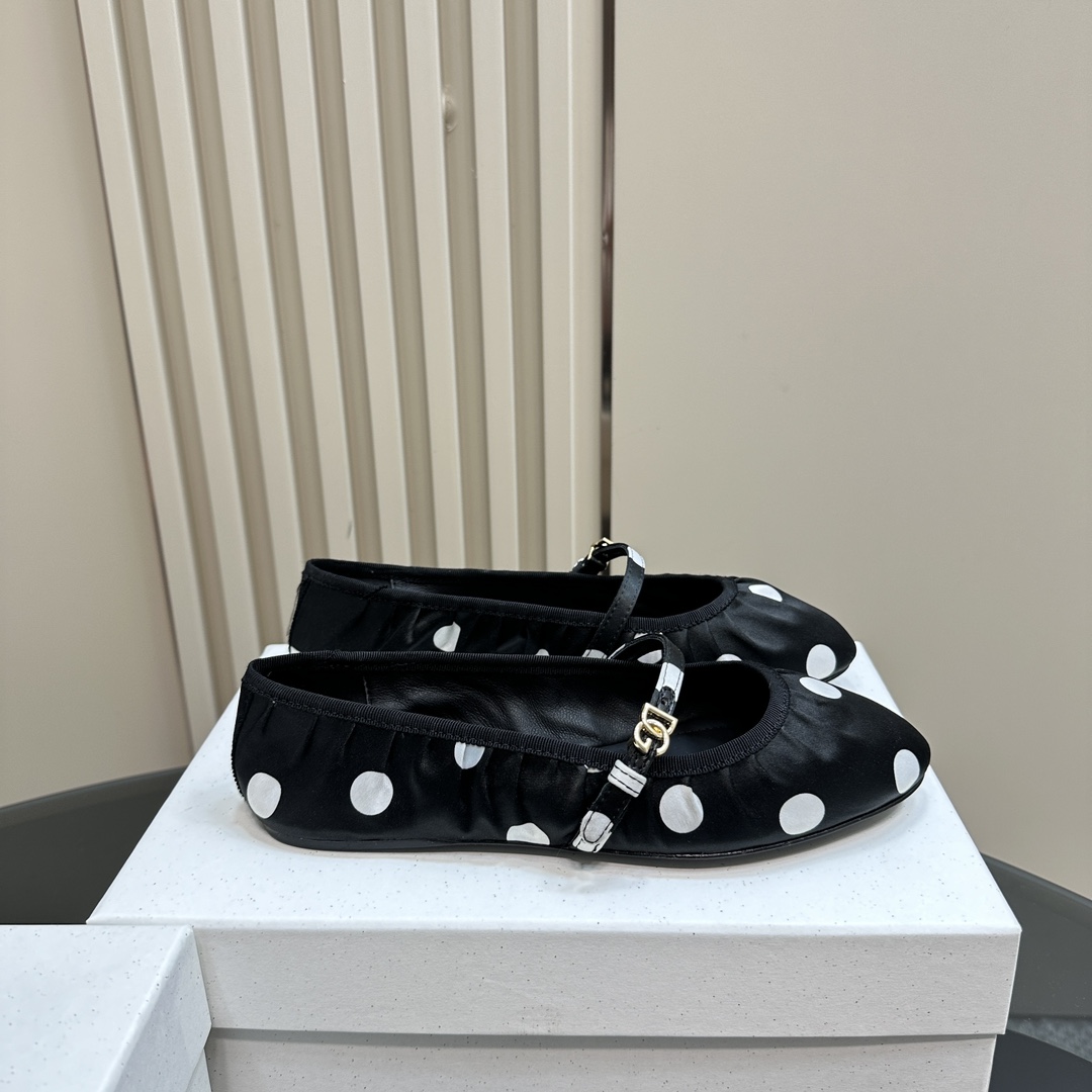 Dolce & Gabbana Sole Shoes: Gold Logo, Rubber Bottom, Sheepskin Liner. Jinsi External, High Bottom. - 图片 5