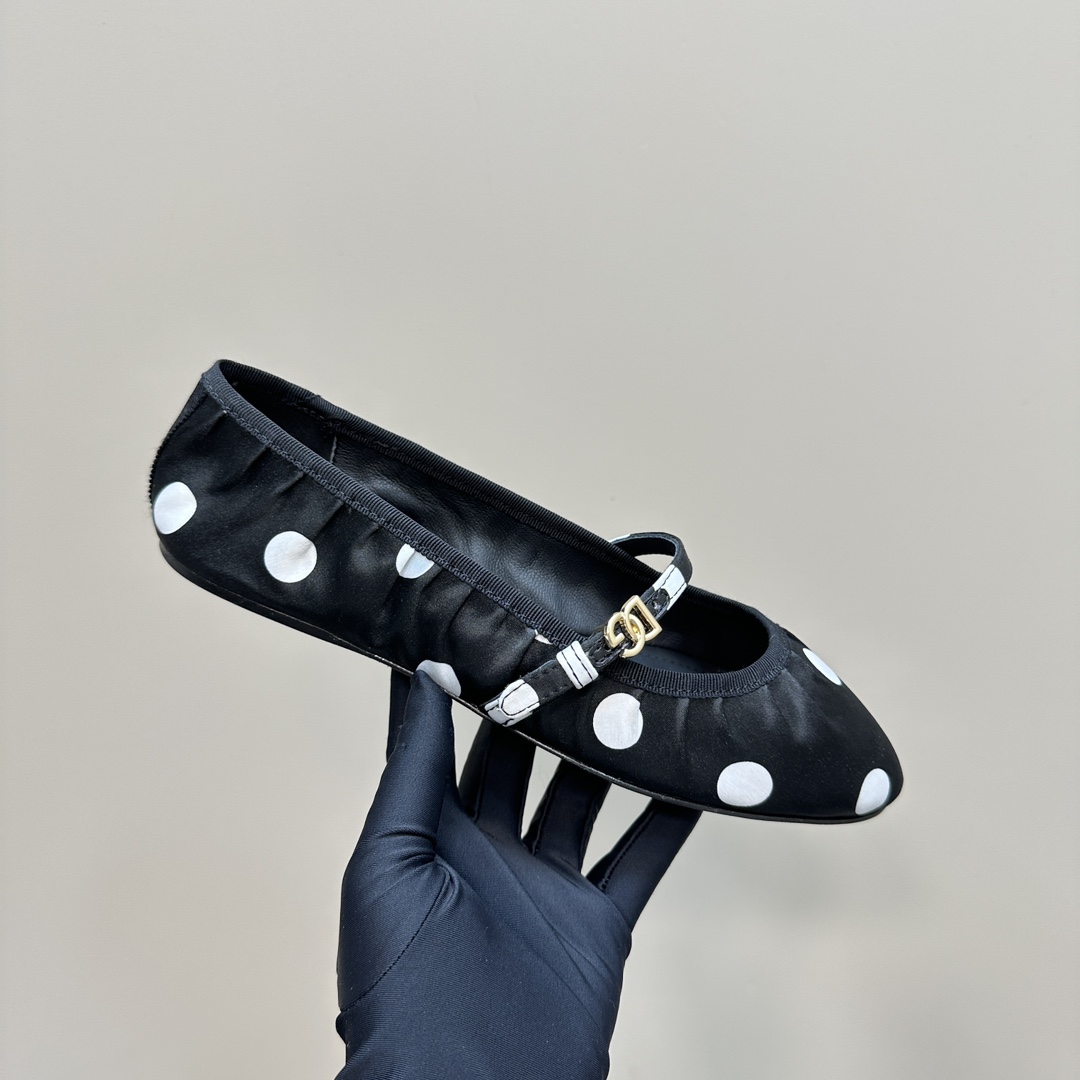 Dolce & Gabbana Sole Shoes: Gold Logo, Rubber Bottom, Sheepskin Liner. Jinsi External, High Bottom. - 图片 8