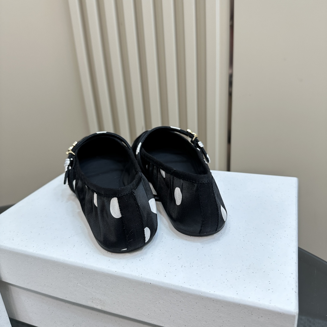 Dolce & Gabbana Sole Shoes: Gold Logo, Rubber Bottom, Sheepskin Liner. Jinsi External, High Bottom. - 图片 7