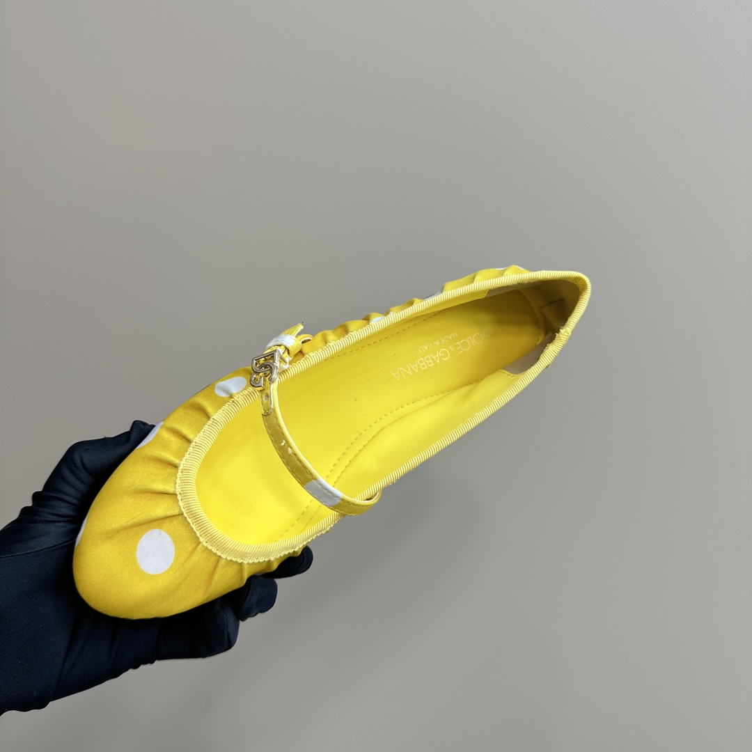 Dolce & Gabbana Rubber Sole Shoes with Gold Logo: $675. - 图片 9