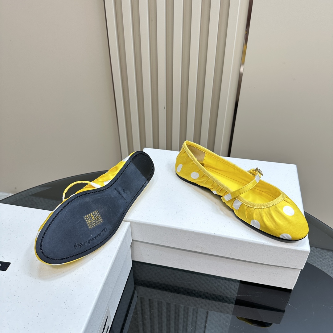 Dolce & Gabbana Rubber Sole Shoes with Gold Logo: $675. - 图片 4
