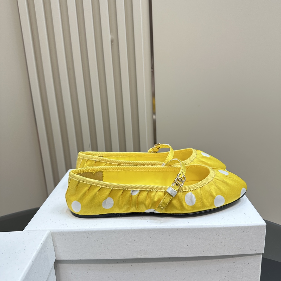 Dolce & Gabbana Rubber Sole Shoes with Gold Logo: $675. - 图片 6