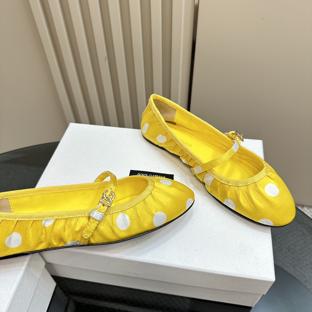 Dolce & Gabbana Rubber Sole Shoes with Gold Logo: $675. - 图片 5