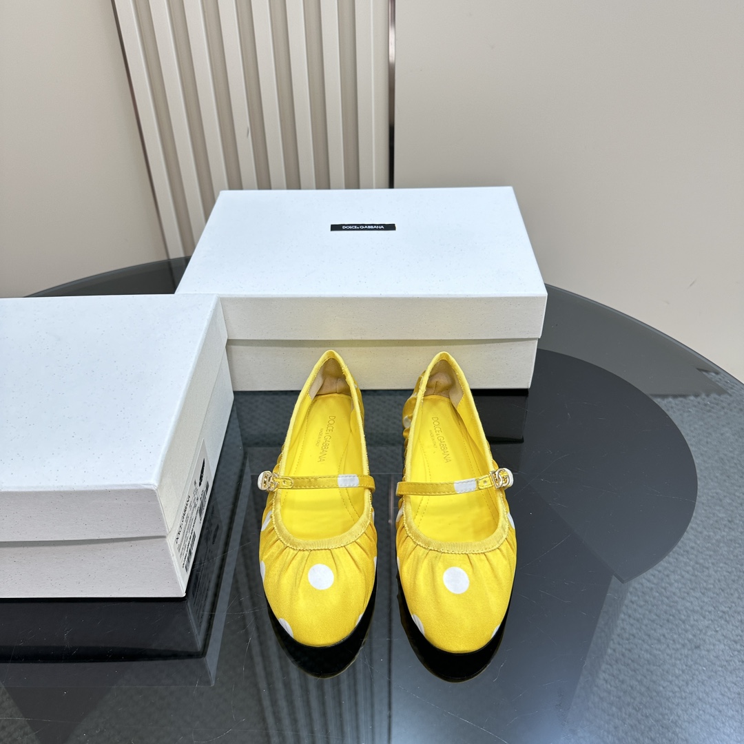 Dolce & Gabbana Rubber Sole Shoes with Gold Logo: $675. - 图片 2