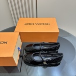 LOUIS VUITTON2025 Nuova versione top Sviluppo originale Mezzo mocio peloso letterario vintage medievale retrò ❥ Livello di acquisto! Pieno di atmosfera di fascia alta! Un modello popolare tra i blogger in patria e all'estero, è retrò e alla moda e i tuoi piedi sono meravigliosi! Raccomandazione principale sul sito ufficiale&ƒ️Tomaia: tessuto presbite speciale LV originale, pelle bovinaƒ️Fodera interna: lanaƒ️Suola: suola originale in vera pelle italianaƒ️Numero codice: 35-39 (le personalizzazioni 40, 41, 42 non sono restituibili) 456290 1 LOUIS VUITTON2025 Nuova versione top Sviluppo originale Mezzo mocio peloso letterario vintage medievale retrò ❥ Livello di acquisto! Pieno di atmosfera di fascia alta! Un modello popolare tra i blogger in patria e all’estero, è retrò e alla moda e i tuoi piedi sono meravigliosi! Raccomandazione principale sul sito ufficiale&ƒ️Tomaia: tessuto presbite speciale LV originale, pelle bovinaƒ️Fodera interna: lanaƒ️Suola: suola originale in vera pelle italianaƒ️Numero codice: 35-39 (le personalizzazioni 40, 41, 42 non sono restituibili) 456290