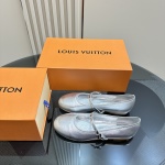 LOUIS VUITTON2025 Nuova versione top Sviluppo originale Mezzo mocio peloso letterario vintage medievale retrò ❥ Livello di acquisto! Pieno di atmosfera di fascia alta! Un modello popolare tra i blogger in patria e all'estero, è retrò e alla moda e i tuoi piedi sono meravigliosi! Raccomandazione principale sul sito ufficiale&ƒ️Tomaia: tessuto presbite speciale LV originale, pelle bovinaƒ️Fodera interna: lanaƒ️Suola: suola originale in vera pelle italianaƒ️Numero codice: 35-39 (le personalizzazioni 40, 41, 42 non sono restituibili) 456290 1 LOUIS VUITTON2025 Nuova versione top Sviluppo originale Mezzo mocio peloso letterario vintage medievale retrò ❥ Livello di acquisto! Pieno di atmosfera di fascia alta! Un modello popolare tra i blogger in patria e all’estero, è retrò e alla moda e i tuoi piedi sono meravigliosi! Raccomandazione principale sul sito ufficiale&ƒ️Tomaia: tessuto presbite speciale LV originale, pelle bovinaƒ️Fodera interna: lanaƒ️Suola: suola originale in vera pelle italianaƒ️Numero codice: 35-39 (le personalizzazioni 40, 41, 42 non sono restituibili) 456290