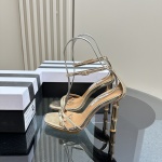 Aquazzura2025 nuova versione top sandali cavi con tacco alto da donna ananas originale pelle di pecora importata modellata 1: 1 con tacchi modellati originali, semplici ed eleganti, rendono le scarpe più femminili, adatte al design di feste, adatte a varie gonne, abiti, abiti da sera, discoteche Varie modelli, altezza tacco 9,5 cm con strass Swarovski. Sembra nobile in ogni occasione e può essere abbinato al pacchetto completo a piacimento Tomaia: Fodera in pelle di vacchetta: Suola in pelle di pecora: Suola in cuoio italiano Altezza tacco: 10,5 cm Taglia: 35-43 (40, 41, 42, 43 non sono restituibili o non restituibili). intercambiabile se personalizzato) 456310 1 Aquazzura2025 nuova versione top sandali cavi con tacco alto da donna ananas originale pelle di pecora importata modellata 1: 1 con tacchi modellati originali, semplici ed eleganti, rendono le scarpe più femminili, adatte al design di feste, adatte a varie gonne, abiti, abiti da sera, discoteche Varie modelli, altezza tacco 9,5 cm con strass Swarovski. Sembra nobile in ogni occasione e può essere abbinato al pacchetto completo a piacimento Tomaia: Fodera in pelle di vacchetta: Suola in pelle di pecora: Suola in cuoio italiano Altezza tacco: 10,5 cm Taglia: 35-43 (40, 41, 42, 43 non sono restituibili o non restituibili). intercambiabile se personalizzato) 456310