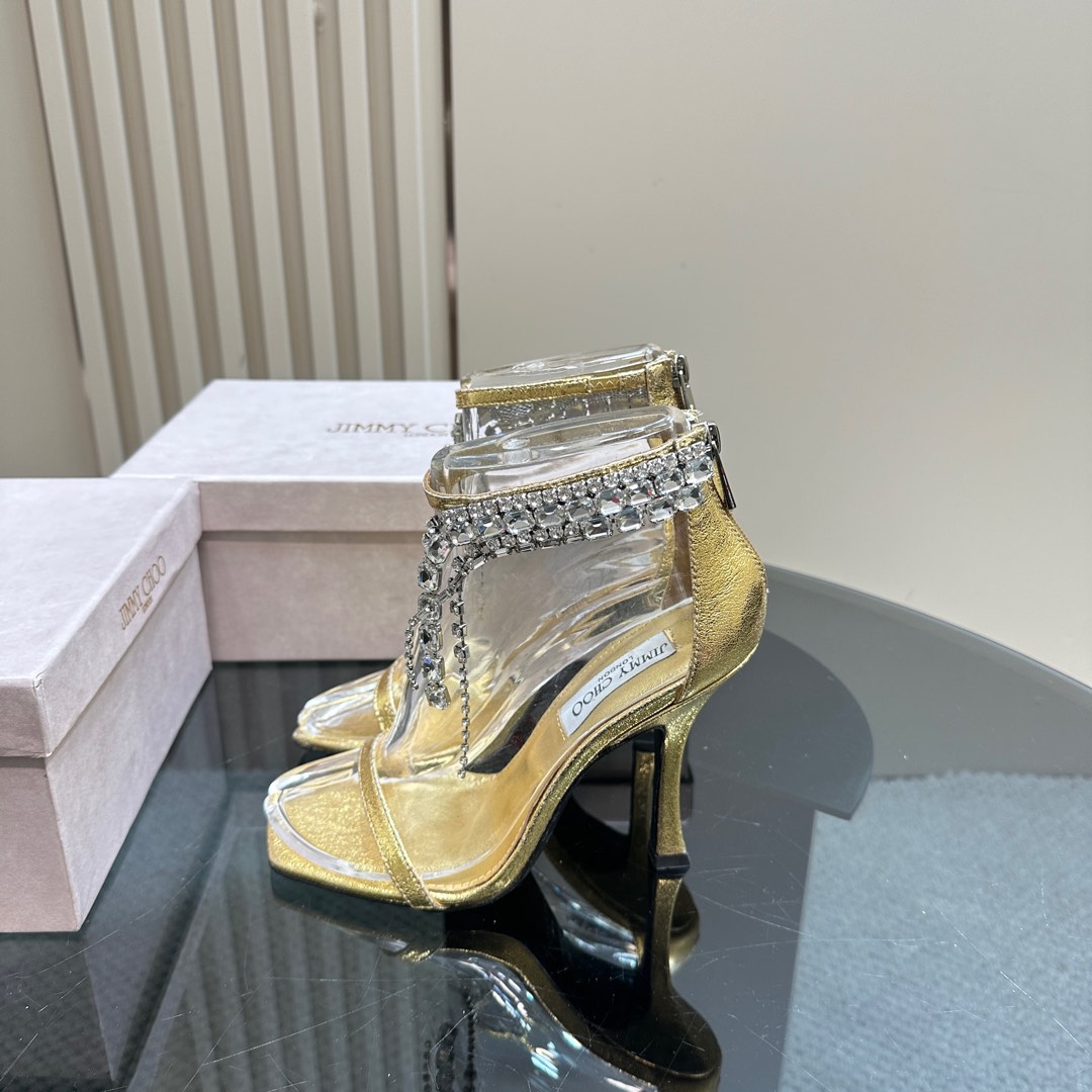 NO:166515,Jimmy Choo｜Zhou Yangjie's classic hollow rhinestone high heels series Our JC is as high as ever, low-key and gorgeous, sexy and not arrogant, this one is talking about. It looks so good on the feet. The shoe shape is a delicate style that everyone loves. It looks very slim. The entire curve of the side perfectly shows the curve of the foot. There are also pearls on the upper. It is simply irresistible. Go material. The fabric is imported beef patent leather. The inner foot pads are all sheepskin. Italian leather outsole. Heel height is 10cm. Size35-39 (customized by 34/40/41/42), high heels, jimmy choo, high heels, sheepskin, Leather soles.19860909Jimmy Choo｜周仰杰经典中空水钻高跟鞋系列 我们家JC一如既往品质优越 低调不失华丽 性感又不显张扬说的就是这款 上脚太好看了 鞋型是大家都爱的秀气款 非常非常显瘦 侧面整个弧度将脚部曲线完美展现 还有鞋面的珍珠 简直让人欲罢不能 Go 材质 面料采用进口牛漆皮 内里垫脚均为羊皮 意大利真皮大底 跟高10cm Size35-39（34/40/41/42定制）,高跟鞋,jimmy choo,high heels,sheepskin,Leather soles,Women's Shoes