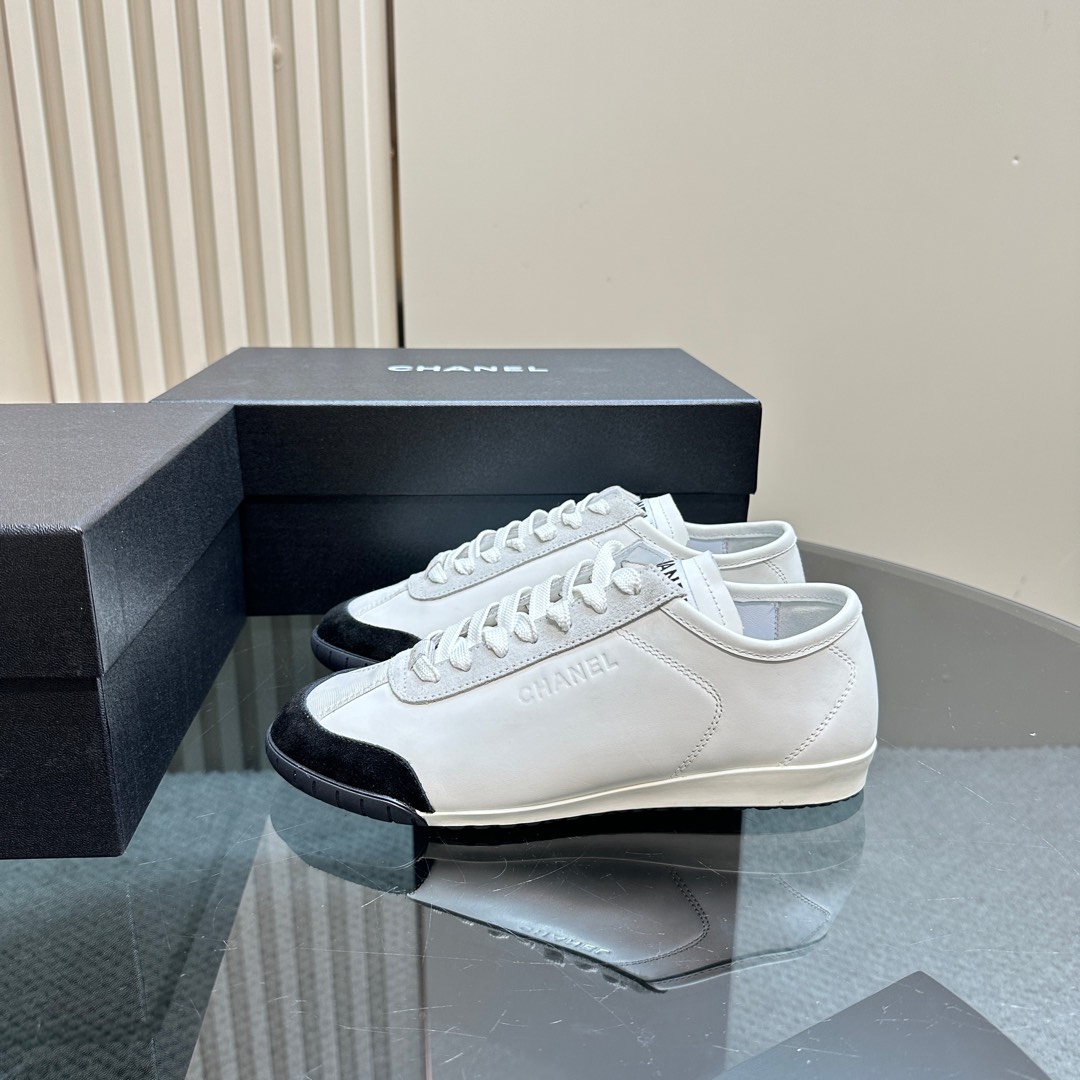 NO:130010,Counter [authentic level] version!  !  The same counter with CHANEL GD is a super hit!  The counter is crazily snatched up, and the photos are popular on major social platforms. This issue of casual shoes is really cool. It is definitely the hottest style in spring and summer this season. It will not stick to the feet or scratch the feet. The texture is very comfortable to use. It is highly recommended to buy it. This series is now available for sale!  !  Exclusive custom logo with mold opening. Size 35-40, casual shoes/sports shoes, chanel, sneakers19860909专柜【正品级】版本！！CHANEL GD同款专柜超级大爆款！专柜简直疯抢了,各大社交平台热门晒图,这期休闲鞋真的太帅了,绝对是这一季春夏最热门的款式,不卡脚也不会磨脚,质感上脚是非常舒服的,强烈推荐入手,本系列现已登陆发售！！ 独家开模定制logo. 码数35-40,休闲鞋/运动鞋,chanel,sneakers,Women's Shoes
