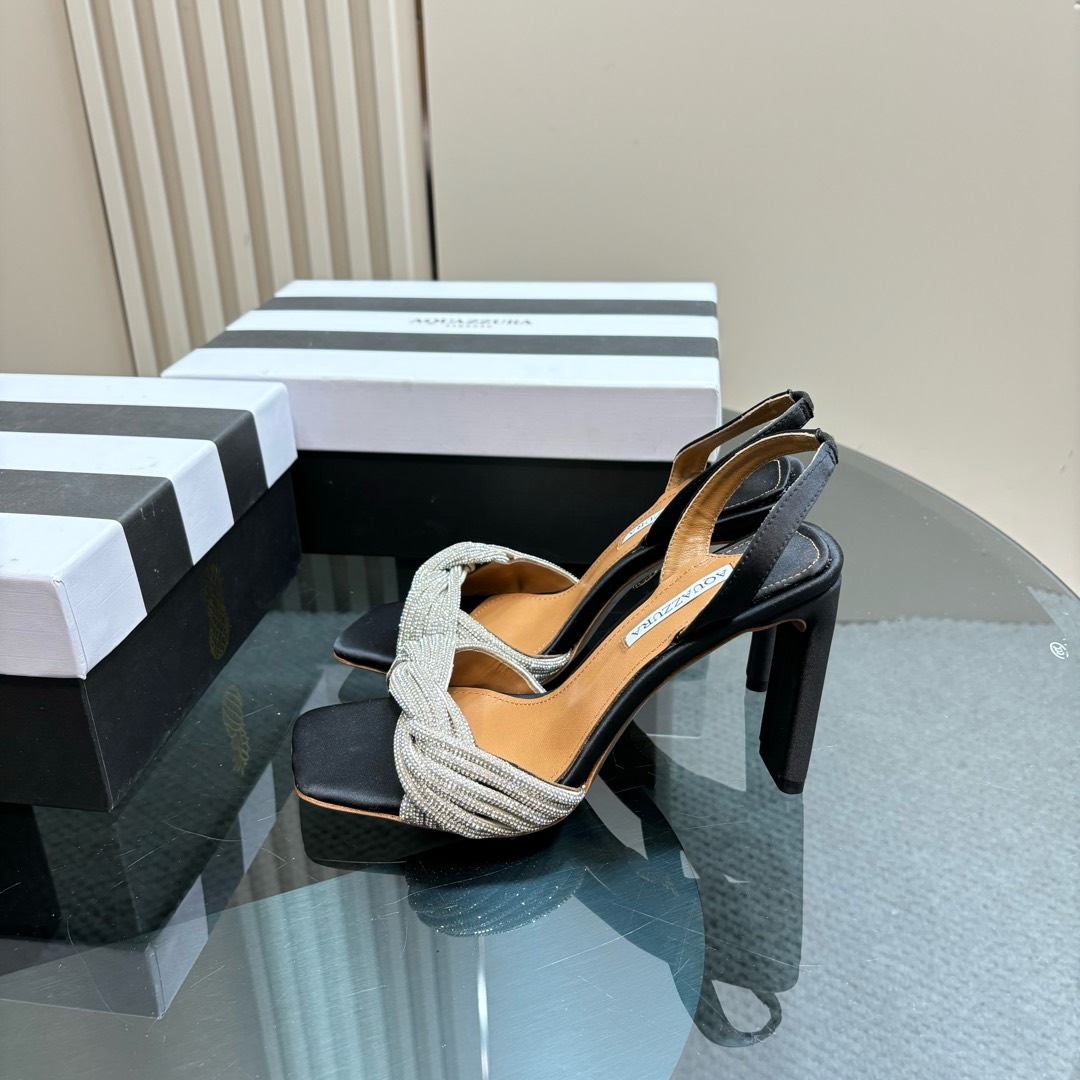 NO:166518,【Aquazzura】2025 new top version of Pineapple Women's Twist Flower Knitted Slippers High Heel Sandals Original 1-to-1 mold opening heel!  Imported sheepskin with original mold heels, simple and generous. Make the shoes more feminine. The design suitable for party is suitable for various skirts, dresses and evening dresses, nightclubs, and Swarovski rhinestones. It shows noble temperament in any occasion and can be matched at will * Full packaging. * Upper Patent leather * Lining Sheepskin * Sole Italian leather outsole * Heel height 9.5cm * Size 35-43 (40, 41, 42, 43 custom made, no return or exchange), high heels, swarovski, sandals, high heels, slippers, skirts, sheepskin, Leather soles19860909【Aquazzura】2025新款顶级版本菠萝女士扭花编织拖鞋 高跟凉鞋原版1比1开模鞋跟！ 进口羊皮搭配原版开模鞋跟,简单大方 .使鞋子更有女人味,适合派对的设计适用各种套裙,于连衣裙晚礼服,夜场各种款式,9.5cm跟高搭配施华洛世奇水钻.任何场合都显高贵气质,可以随意搭配 * 全套包装. * 鞋面 漆皮 * 衬里 羊皮 * 鞋底 意大利真皮大底 * 跟高 9.5cm * 码数 35-43（40、41、42、43订做不退换）,高跟鞋,swarovski,sandals,high heels,slippers,skirts,sheepskin,Leather soles,Women's Shoes