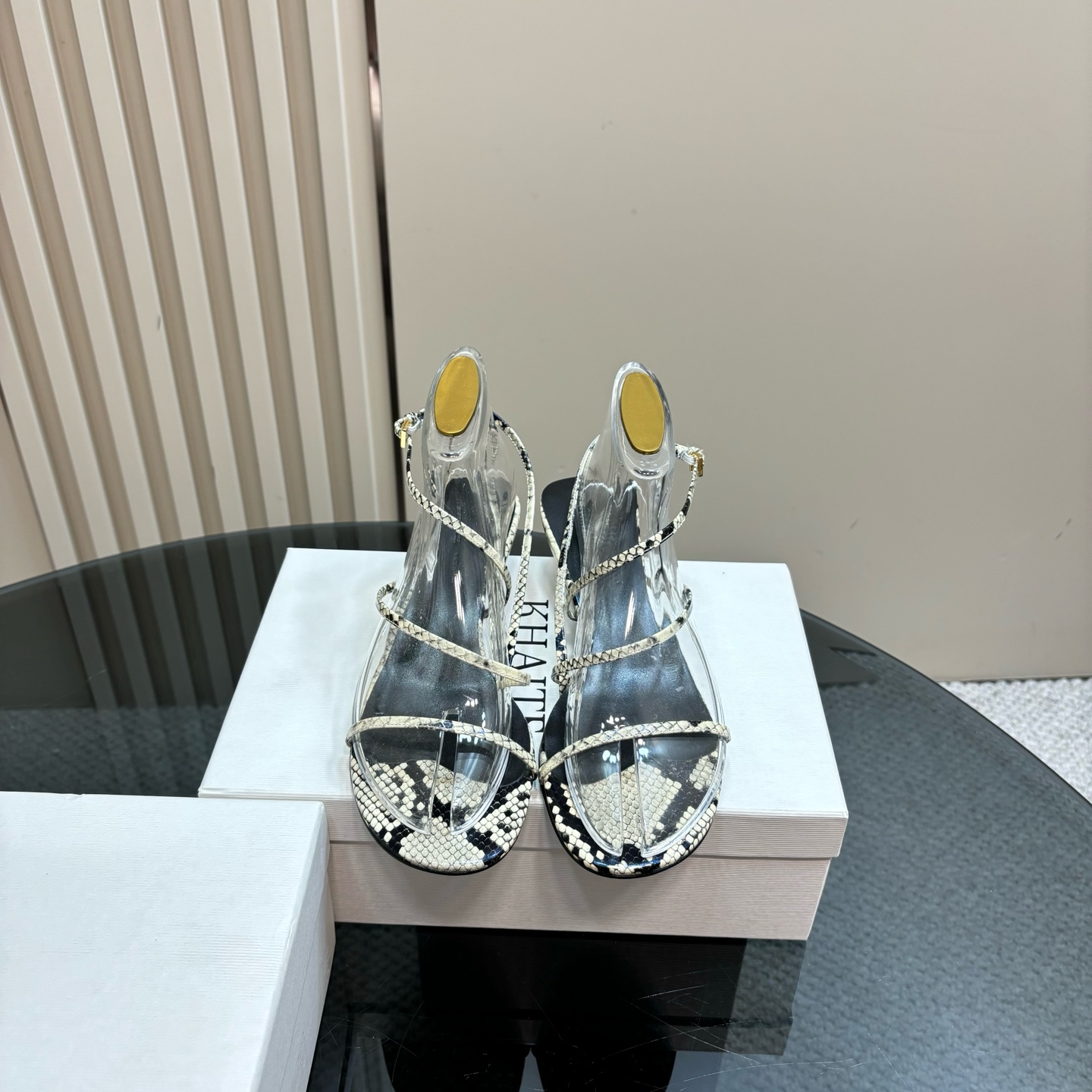 KHAITE Spring/Summer 25 Treasure Slippers: Luxe Imported Leather, Vibrant Colors, Limited Edition. - 图片 2