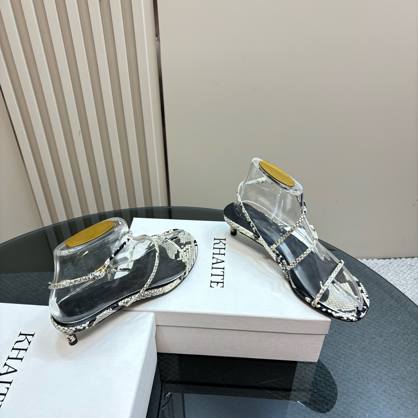 KHAITE Spring/Summer 25 Treasure Slippers: Luxe Imported Leather, Vibrant Colors, Limited Edition. - 图片 6