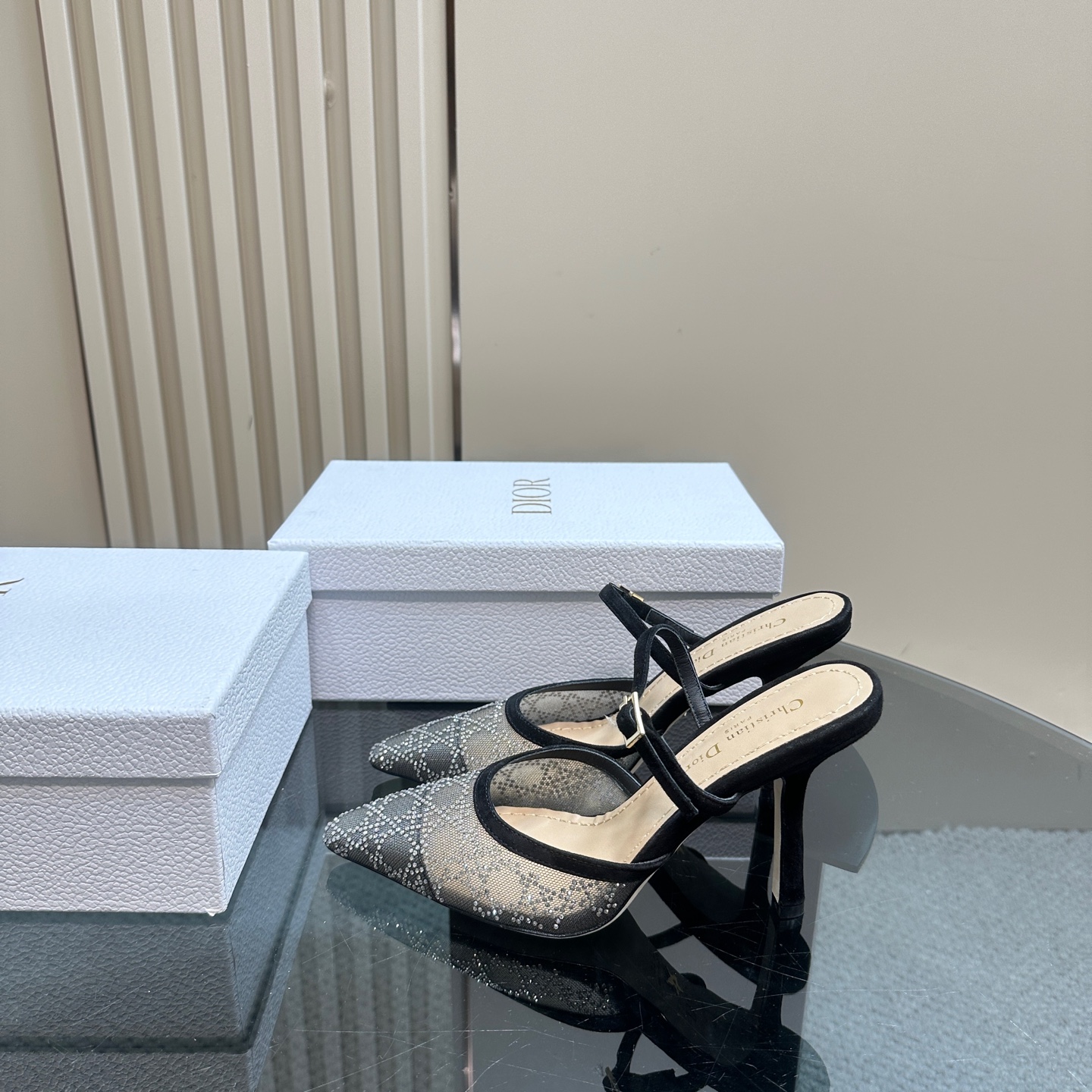 NO:172305,Dior/Dior 25S spring and summer new product pearl heel pointed toe back high heel slippers The upper is imported rhinestone mesh The inner lining is sheepskin lining Italy imported cowhide outsole Heel height 6.5cm and 9cm Size 35-39 (customized by 40/41), high heel slippers, dior, dior, high heels, slippers, cowhide, sheepskin19860909Dior /迪奥25S春夏新品 珍珠跟尖头后空高跟拖鞋 鞋面采用进口水钻网纱 内里采用羊皮内里 意大利进口牛皮大底 跟高6.5cm和9cm 码数35-39（40/41定做）,高跟鞋拖鞋,dior,dior,high heels,slippers,cowhide,sheepskin,Women's Shoes