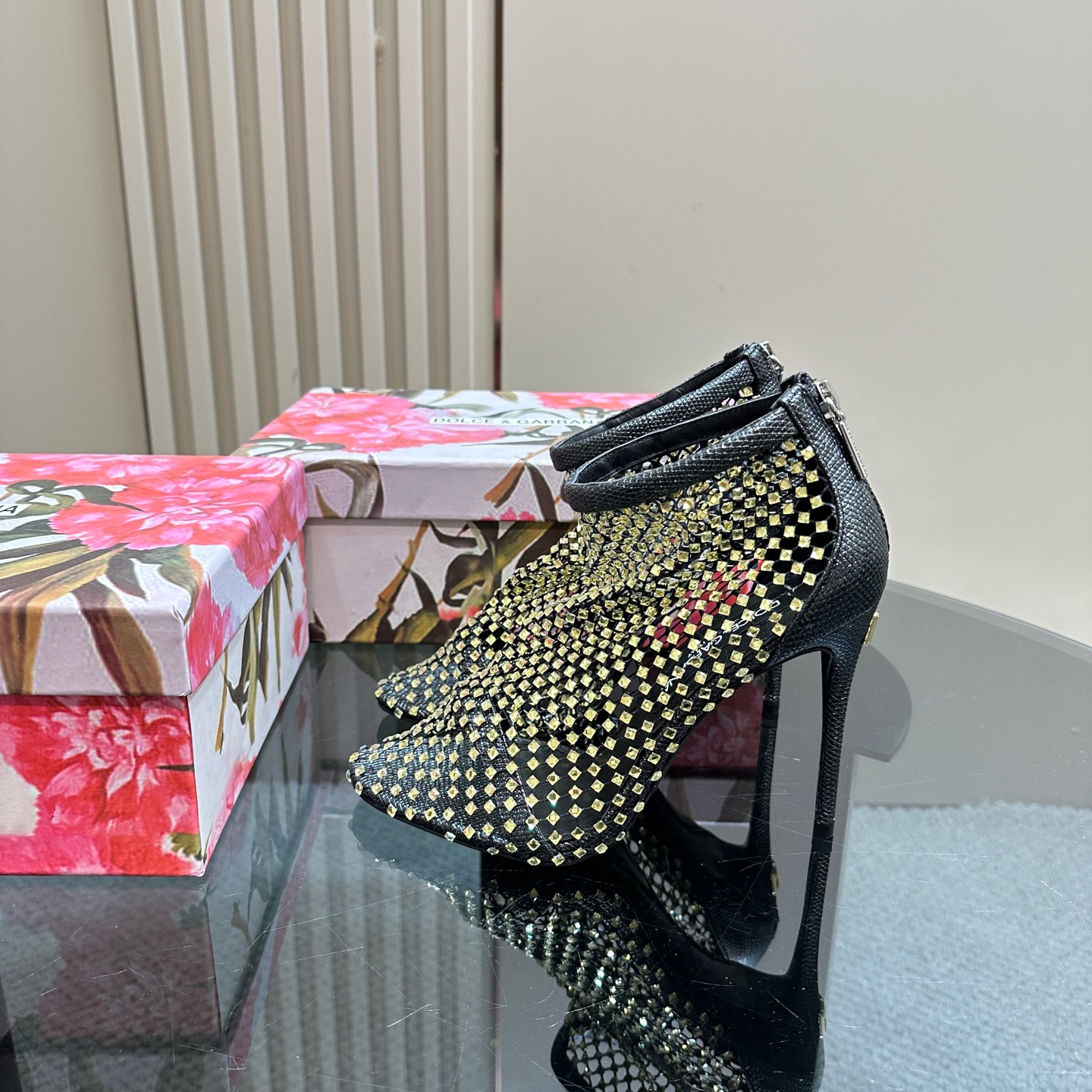 NO:172335,DOLCE & GABBANA Women's high heel rhinestone mesh boots, elastic design, pull-type design, high heels, gold logo plate. Sole genuine leather outsole Lined goatskin External mesh drill, high heels, Dolce & Gabbana, boots, high heels, sheepskin, Leather soles19860909DOLCE & GABBANA 女士高跟水钻网靴,弹力设计,拉式设计,高跟鞋,金色标识铭牌. 鞋底真皮大底 衬里山羊皮 外部网钻,高跟鞋,Dolce&Gabbana,boots,high heels,sheepskin,Leather soles,Women's Shoes