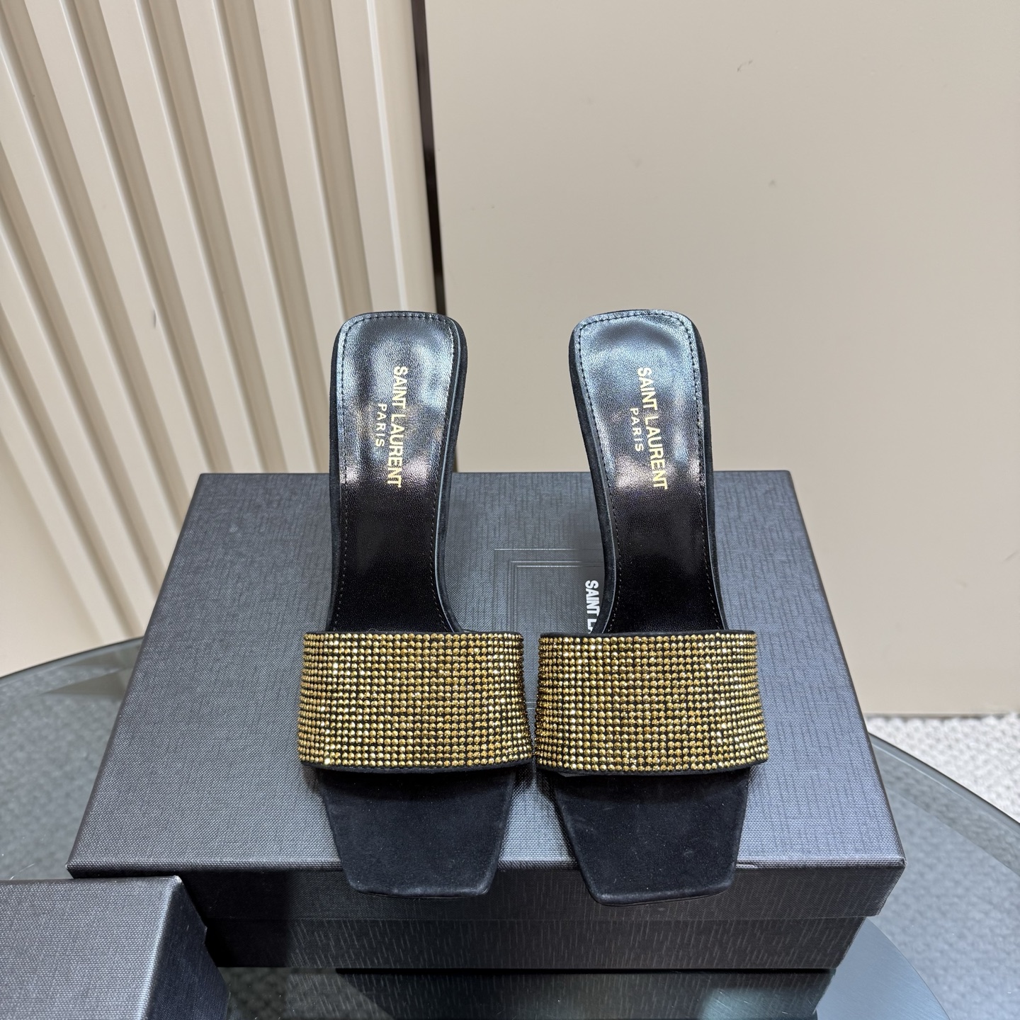 NO:164348,Spring and summer ROSE Park Chae-young's same ysl high heels. Only YSL understands women's hearts and does not accept refutation. Super invincible feminine artifact. It is worth every woman to buy (Z product full body customization, perfect consistency) The new last is more compared with the differences in making goods on the market. The inner lining imported sheepskin, the sole imported genuine leather outsole, the heel height is 10.5cm, the color is black, silver, gold, the size is 35-39 (40.41 can be customized without return and exchange!) (full package), semi-torched high heels, saint laurent, high heels, sheepskin, Leather soles19860909春夏ROSE朴彩英同款ysl 高跟鞋 唯有YSL最懂女人心不接受反驳♂超级无敌女人味神器 值得每一个女性入手（z品全身定制、完美一致）全新楦型多对比市面上看图做货的区别哈 内里进口绵羊皮 鞋底进口真皮大底 跟高10.5cm 颜色黑、银、金 码数35-39（40.41可定做不退换！）（全套包装）,半拖高跟鞋,saint laurent,high heels,sheepskin,Leather soles,Women's Shoes