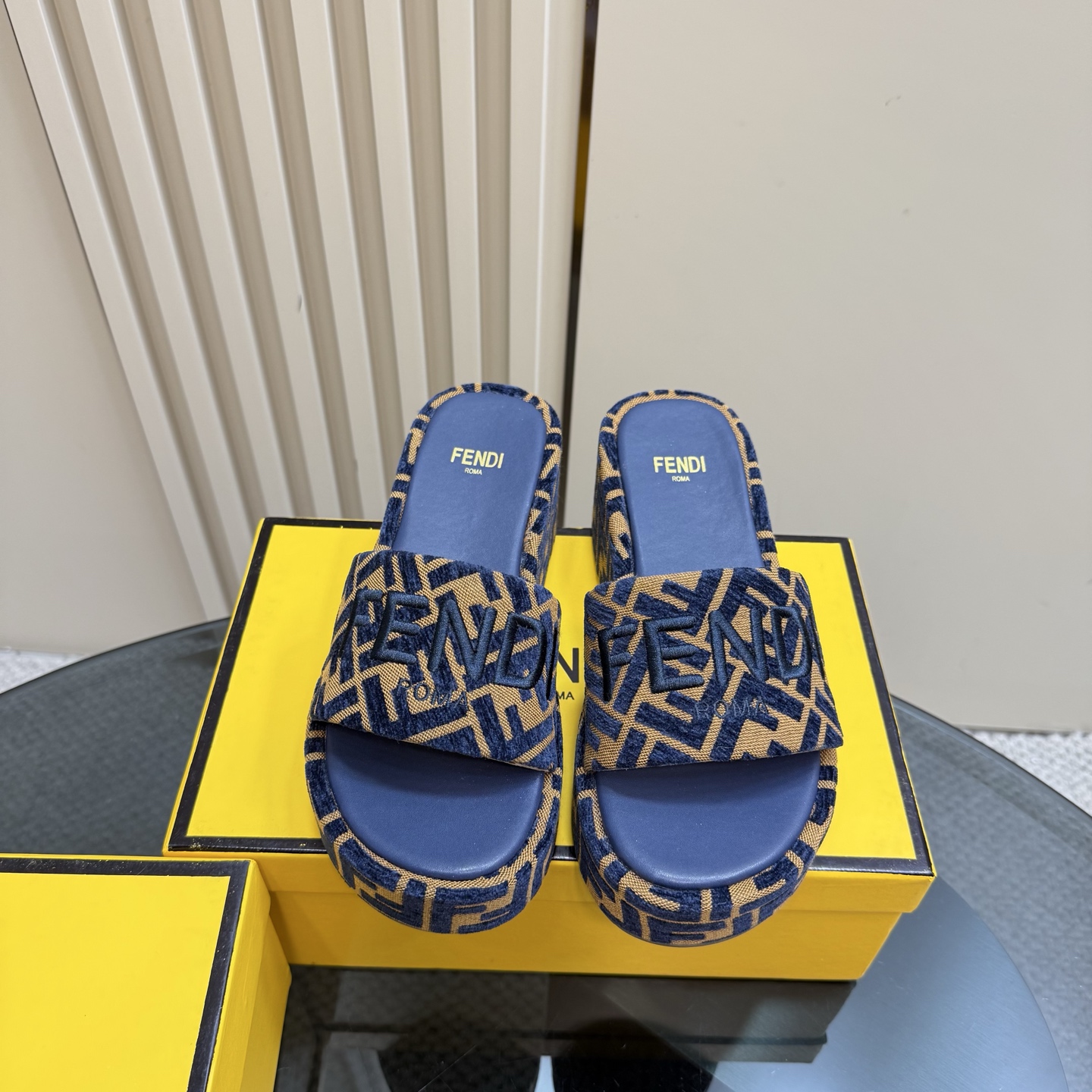 NO:164333,FENDI's latest popular broadband thick-soled slippers, striped canvas material   FF jacquard canvas sole, upper jacquard fabric, footbed inner sheepskin size 35~42 (40.41.42 custom made without return or replacement), slippers, fendi, slippers, sheepskin19860909FENDI最新爆款宽带厚底拖鞋,条纹帆布材料 FF提花帆布鞋底 鞋面提花布料 垫脚内里羊皮 码数35~42（40.41.42定做不退不换）,拖鞋,fendi,slippers,sheepskin,Women's Shoes