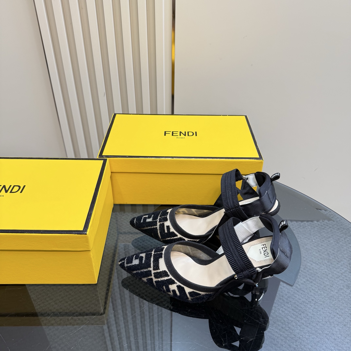NO:164778,FENDI's latest popular double-band FF decorative jacquard fabric, upper jacquard fabric, footbed inner sheepskin size 35~42 (customized for 40.41.42), sandals, fendi, sandals, sheepskin19860909FENDI最新爆款双带FF装饰性提花面料 鞋面提花布料 垫脚内里羊皮 码数35~42(40.41.42定制),凉鞋,fendi,sandals,sheepskin,Women's Shoes