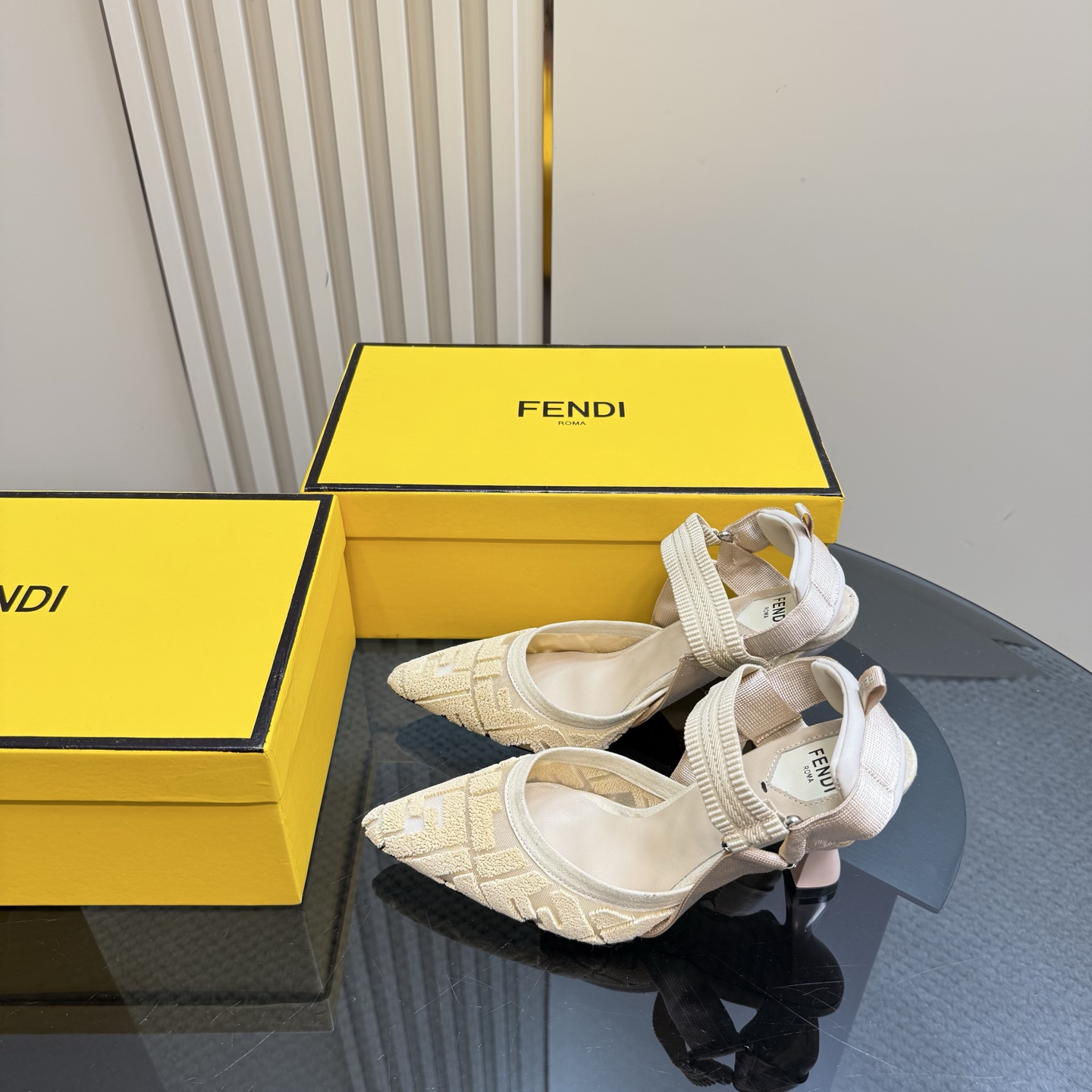 NO:164781,FENDI's latest popular double-band FF decorative jacquard fabric, upper jacquard fabric, footbed inner sheepskin size 35~42 (customized for 40.41.42), sandals, fendi, sandals, sheepskin19860909FENDI最新爆款双带FF装饰性提花面料 鞋面提花布料 垫脚内里羊皮 码数35~42(40.41.42定制),凉鞋,fendi,sandals,sheepskin,Women's Shoes
