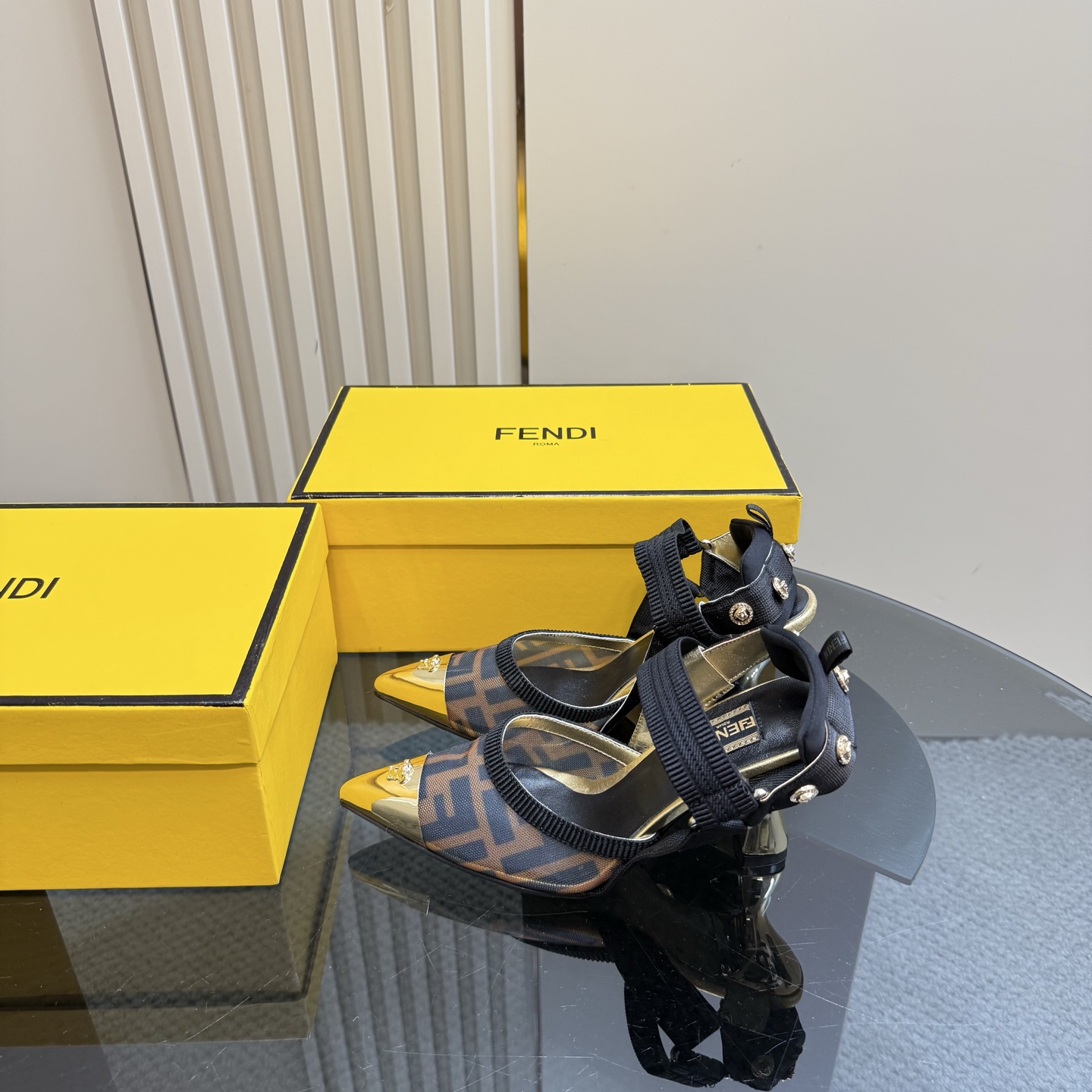 NO:164784,FENDI's latest popular double-band FF decorative jacquard fabric, upper jacquard fabric, footbed inner sheepskin size 35~42 (customized for 40.41.42), sandals, fendi, sandals, sheepskin19860909FENDI最新爆款双带FF装饰性提花面料 鞋面提花布料 垫脚内里羊皮 码数35~42(40.41.42定制),凉鞋,fendi,sandals,sheepskin,Women's Shoes