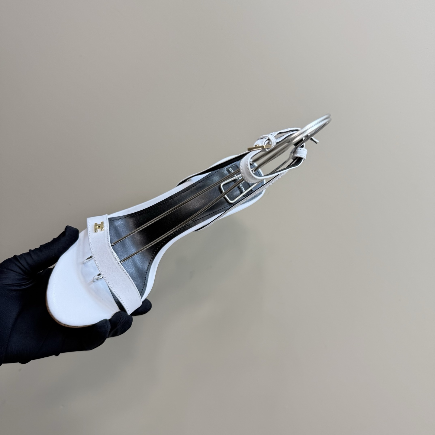 Elisabetta Franchi: Luxurious Fashion Show with High-Speed Elegance - 图片 9