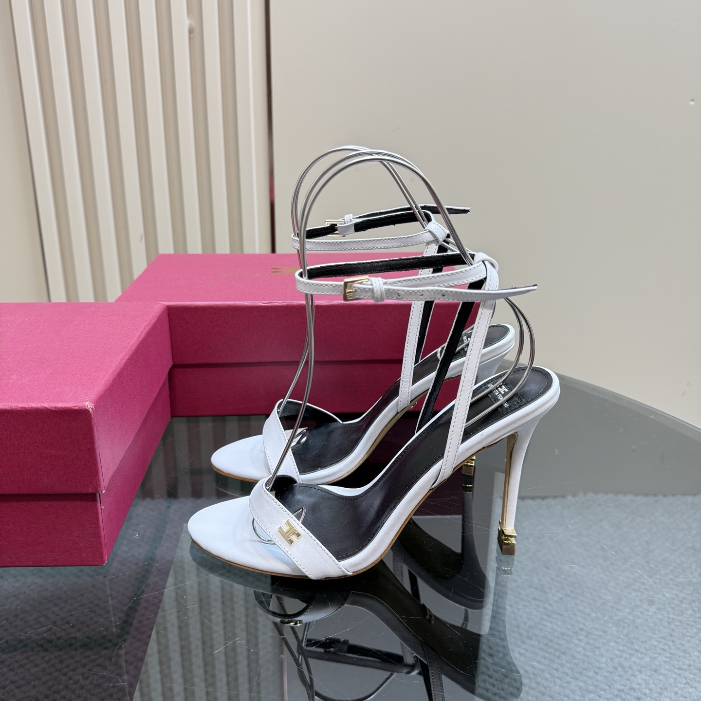 Elisabetta Franchi: Luxurious Fashion Show with High-Speed Elegance