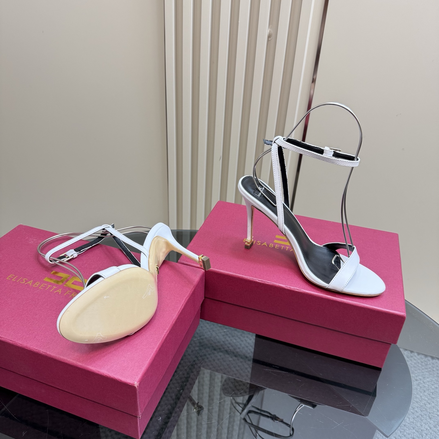 Elisabetta Franchi: Luxurious Fashion Show with High-Speed Elegance - 图片 7