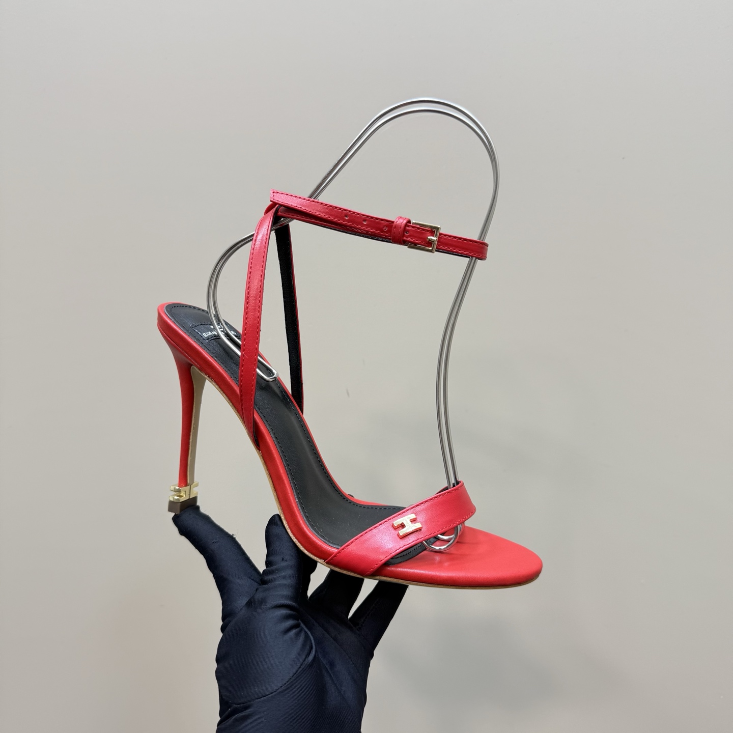 Elisabetta Franchi: Luxurious Italian Fashion with High-Speed Elegance - 图片 8