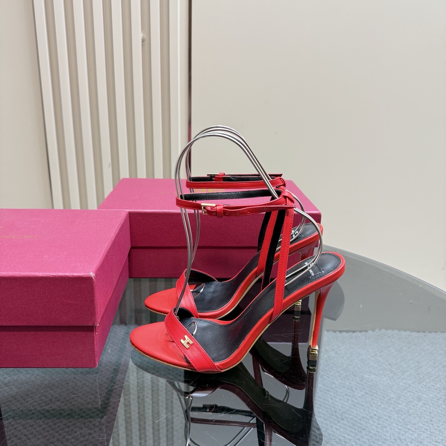 Elisabetta Franchi: Luxurious Italian Fashion with High-Speed Elegance