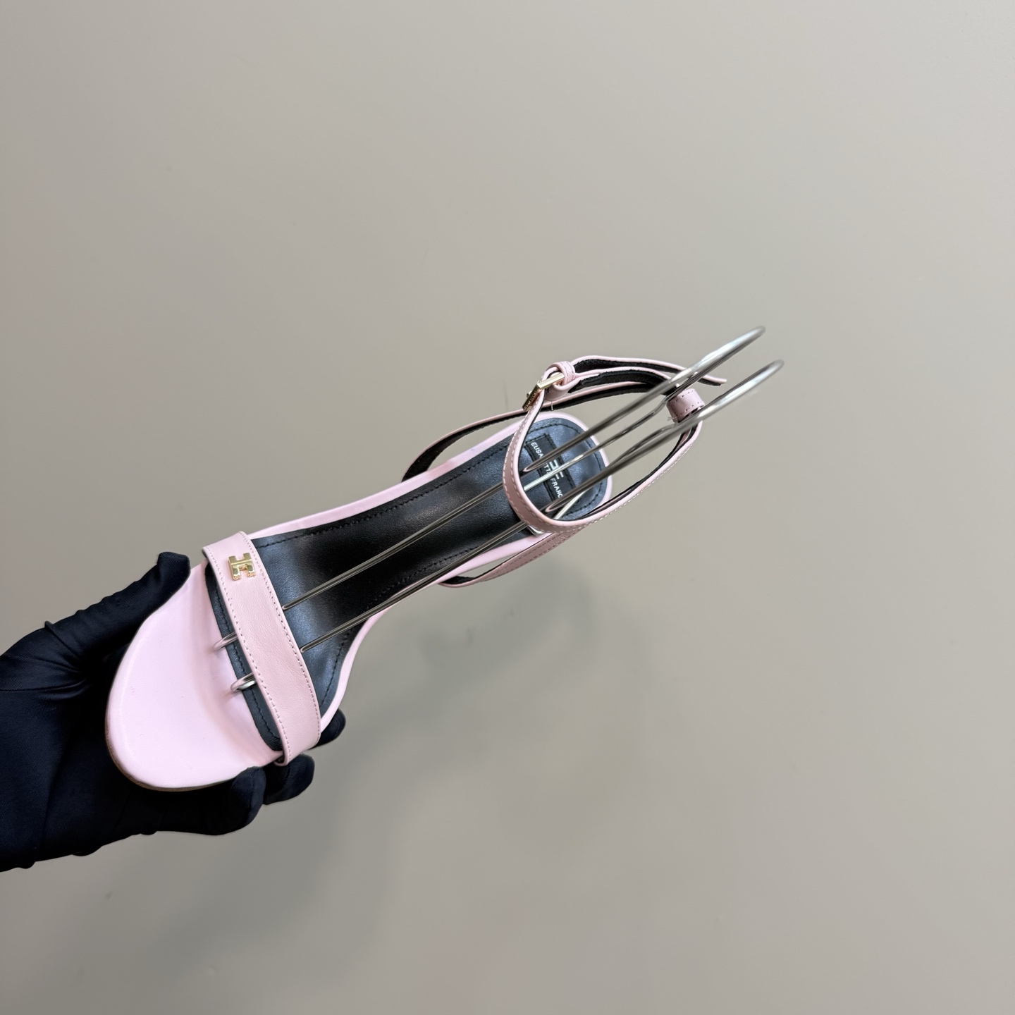 Elisabetta Franchi: Luxurious Fashion Show with High-Speed Elegance - 图片 8