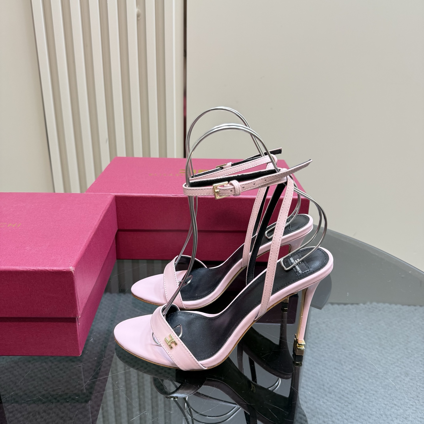 Elisabetta Franchi: Luxurious Fashion Show with High-Speed Elegance