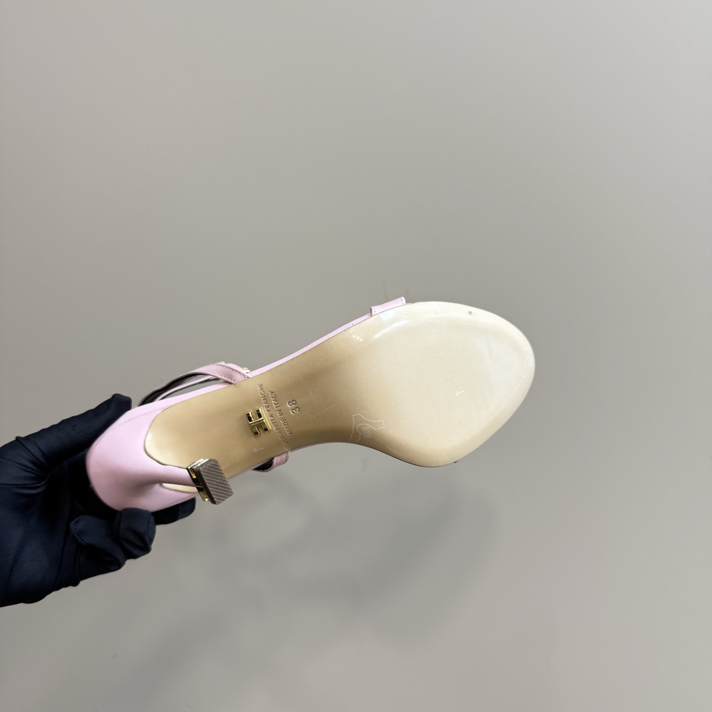 Elisabetta Franchi: Luxurious Fashion Show with High-Speed Elegance - 图片 9