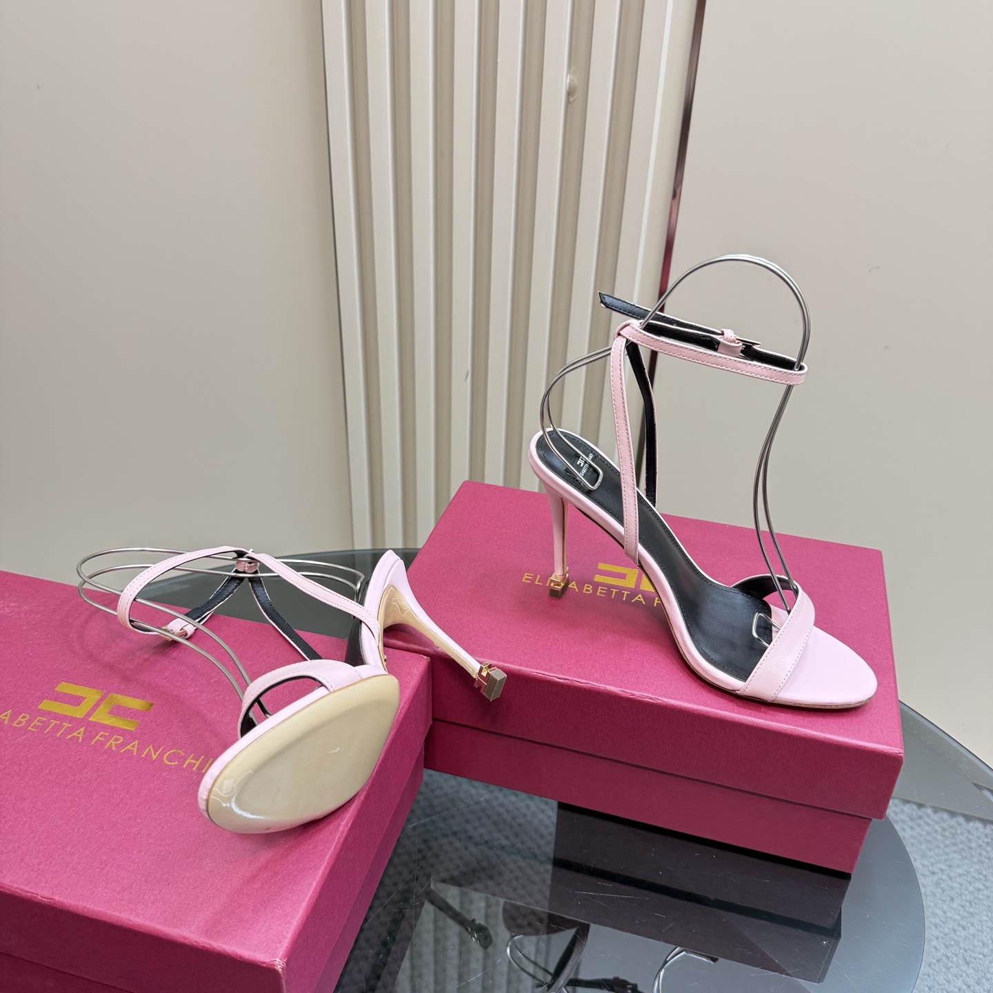 Elisabetta Franchi: Luxurious Fashion Show with High-Speed Elegance - 图片 6