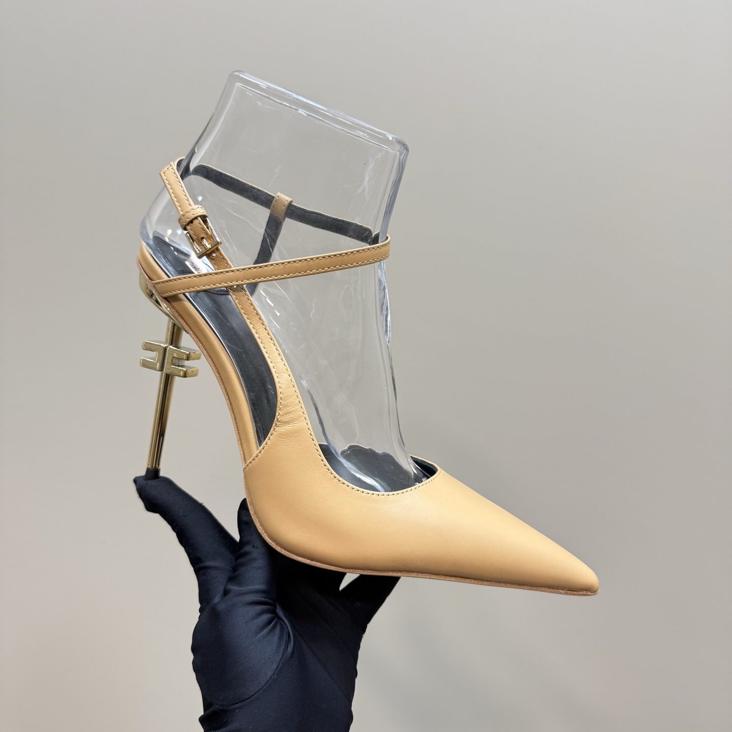 Elisabetta Franchi: Luxurious Italian Fashion Brand, High-Speed Fashion Show Essentials - 图片 8